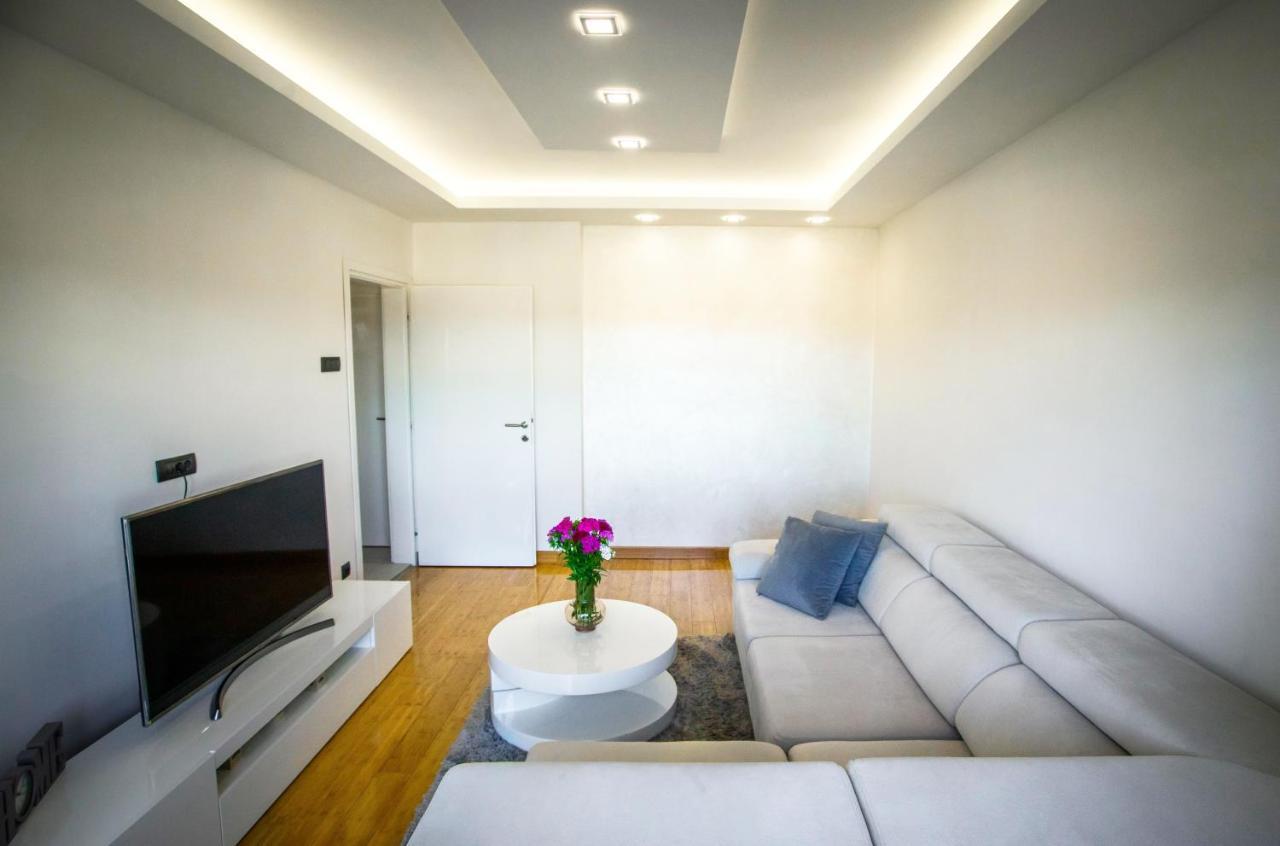 Apartman Simic - Stan Na Dan Bogatić Exterior foto